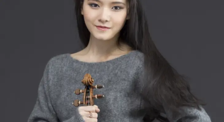 Turnékezdés Moné Hattorival